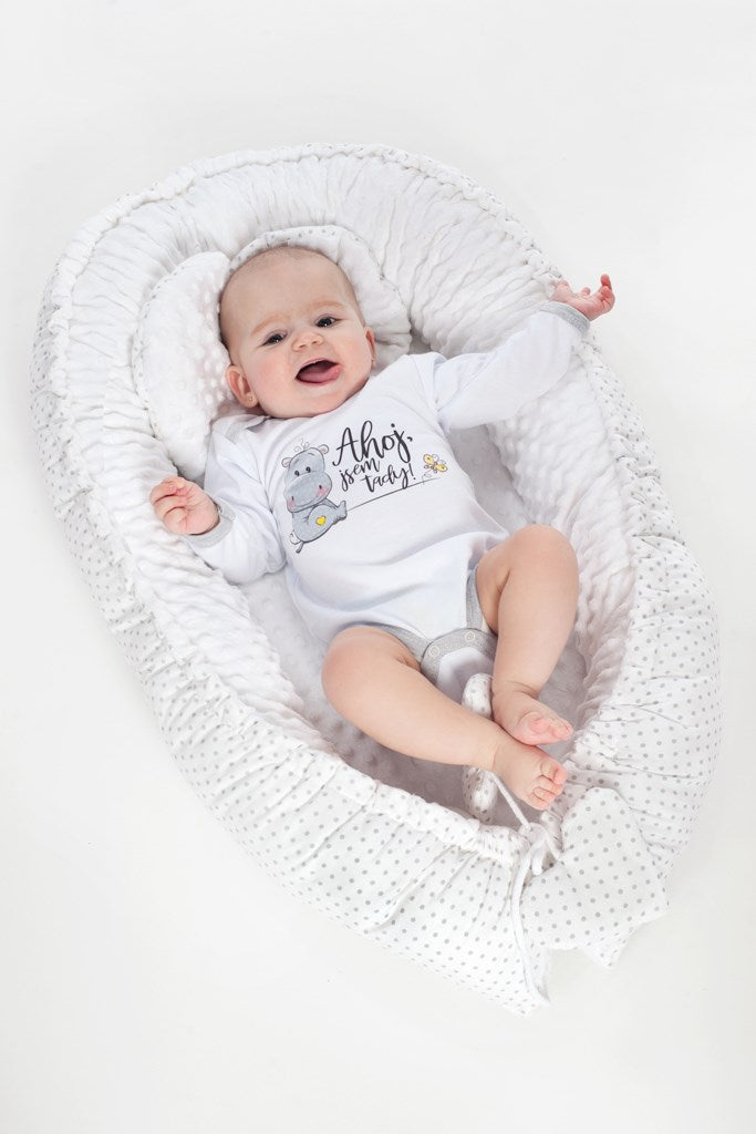 Luxus babafészek párnával és paplannal New Baby Minkyből Szívecske fehér