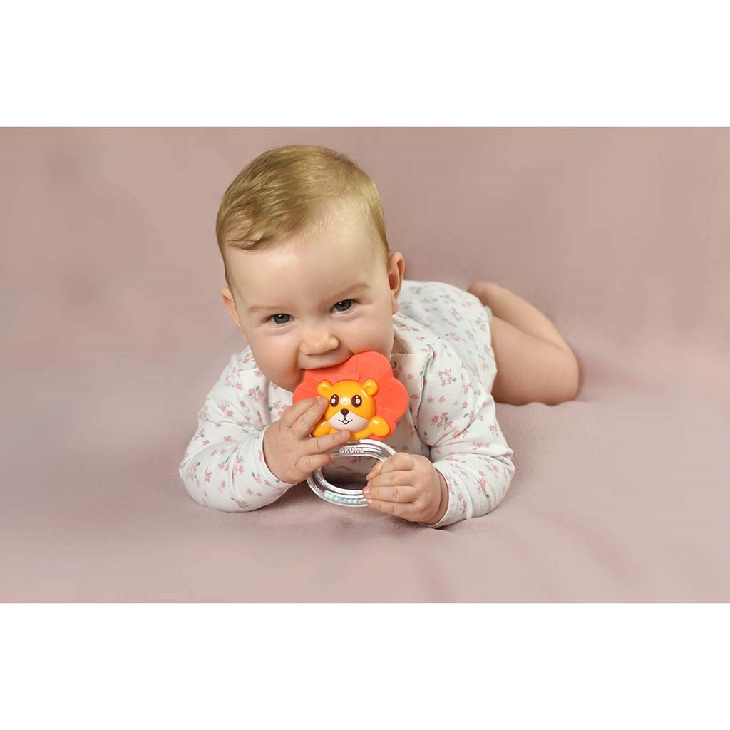 Szilikon rágóka csörgővel Akuku Oroszlán