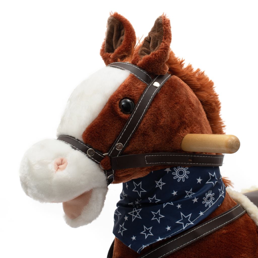 Hintaló dallammal Baby Mix Dominik barna kendővel