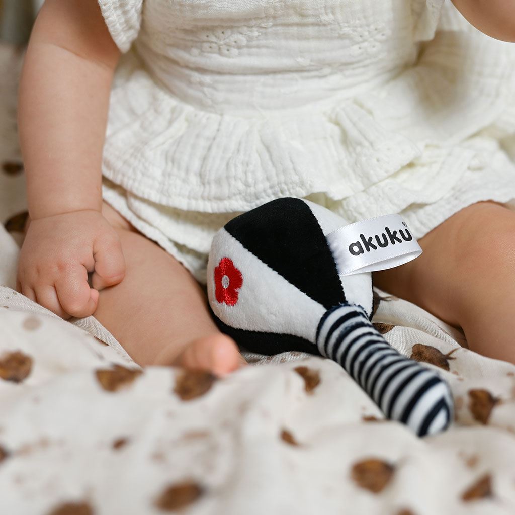 Kontrasztos baba csörgő Akuku Maracas