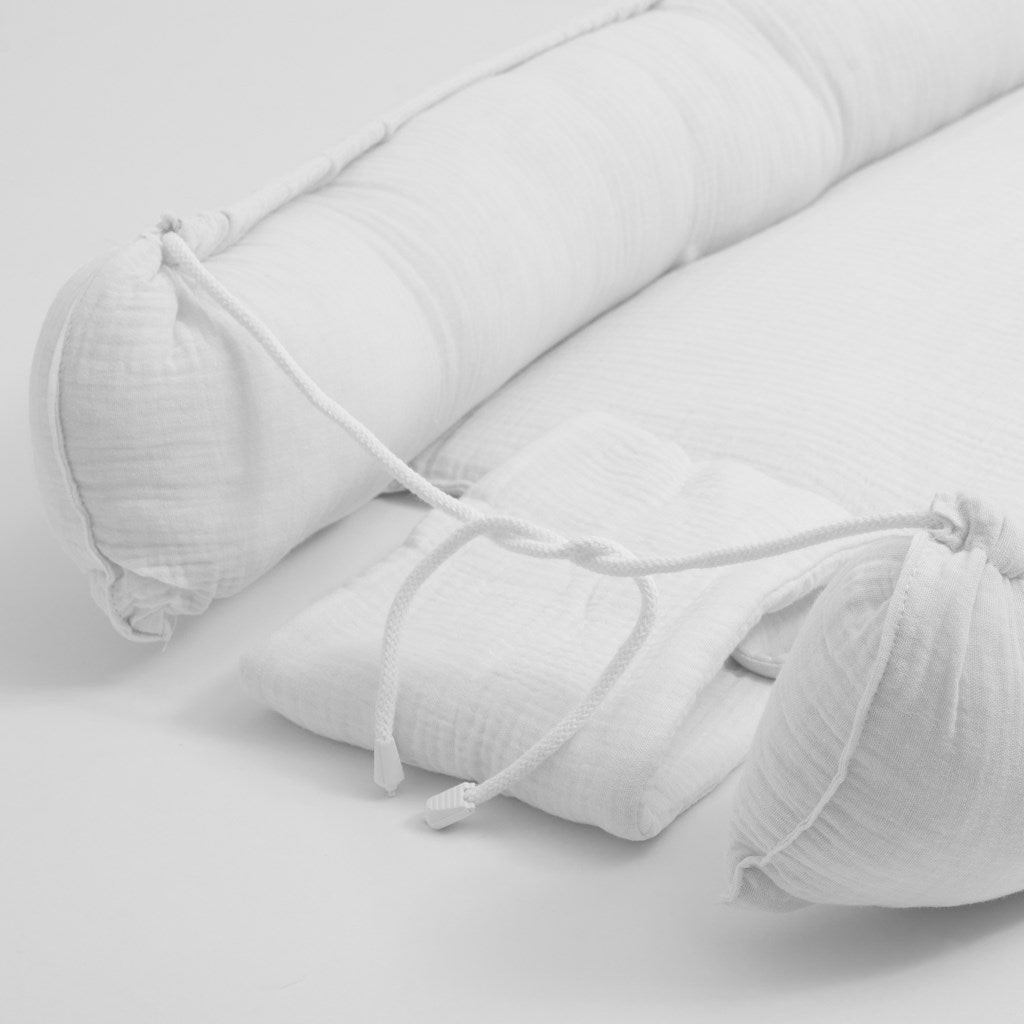 Muszlin babafészek kisbabák számára New Baby fehér