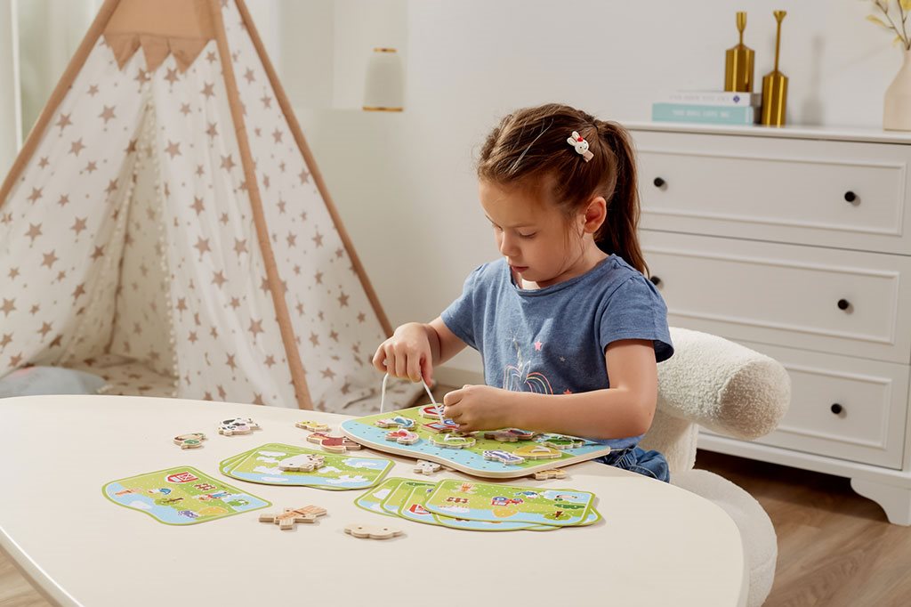 Fa képek hímzése Viga Farm