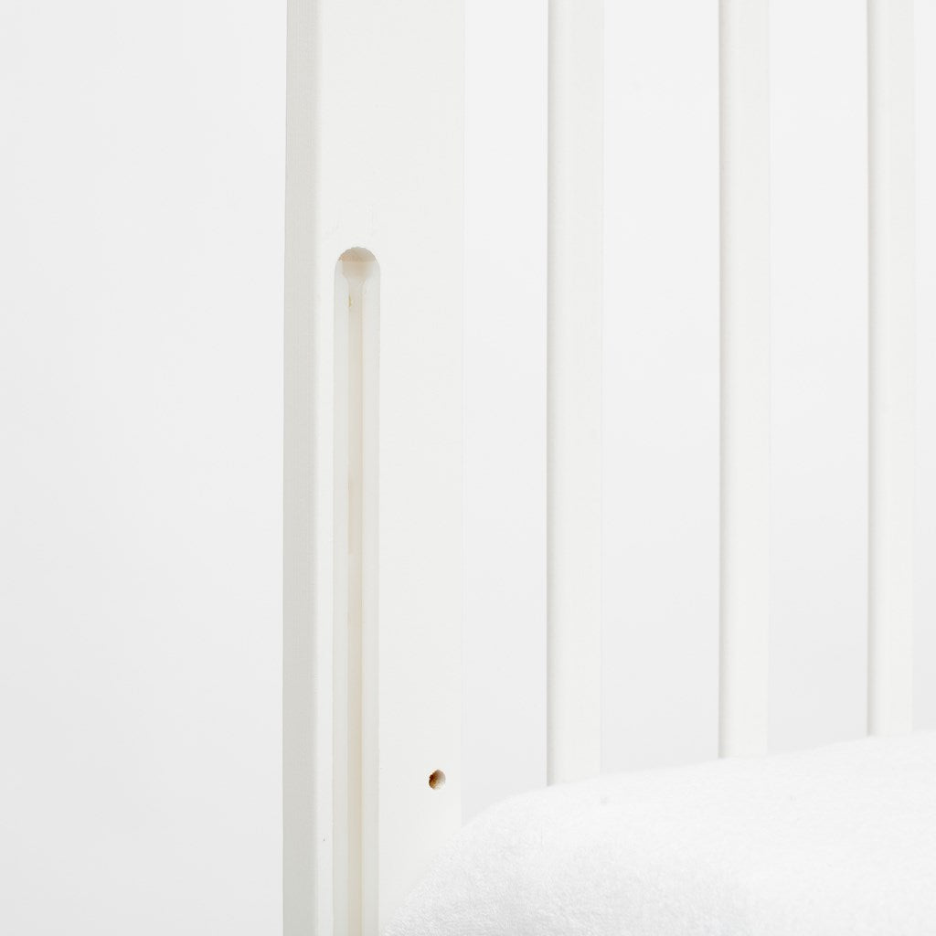 Gyerek kiságy New Baby LILLY leengedhető oldalráccsal fehér