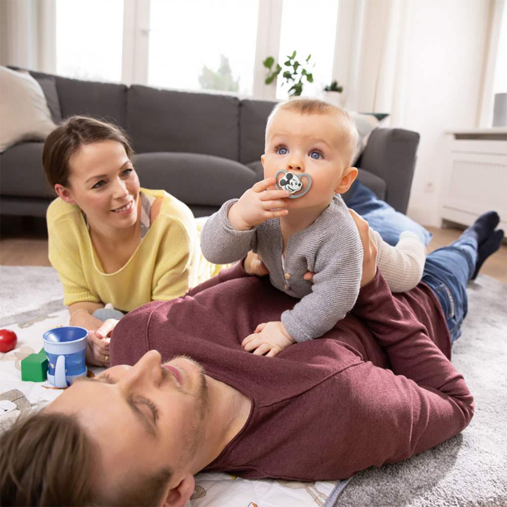 Baba cumi Space NUK 6-18h Disney Mickey Mouse piros