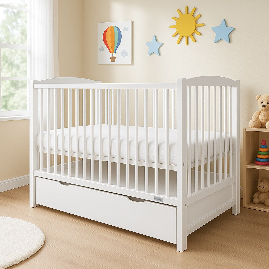 Gyerek kiságy New Baby LILLY leengedhető oldalráccsal és fiókkal fehér