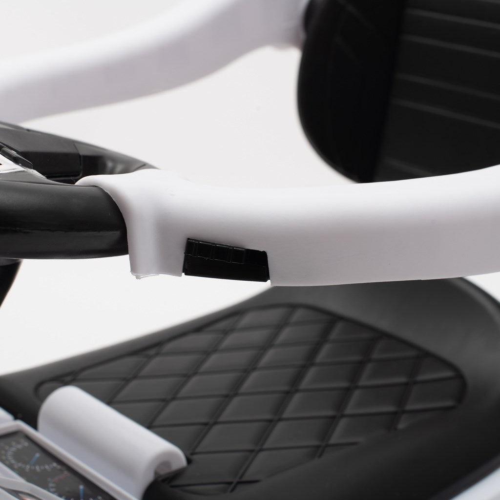 Zenélő bébitaxi vezetőrúddal Baby Mix RENDŐRSÉG fehér (A CSOMAGOLÁS SERULT)