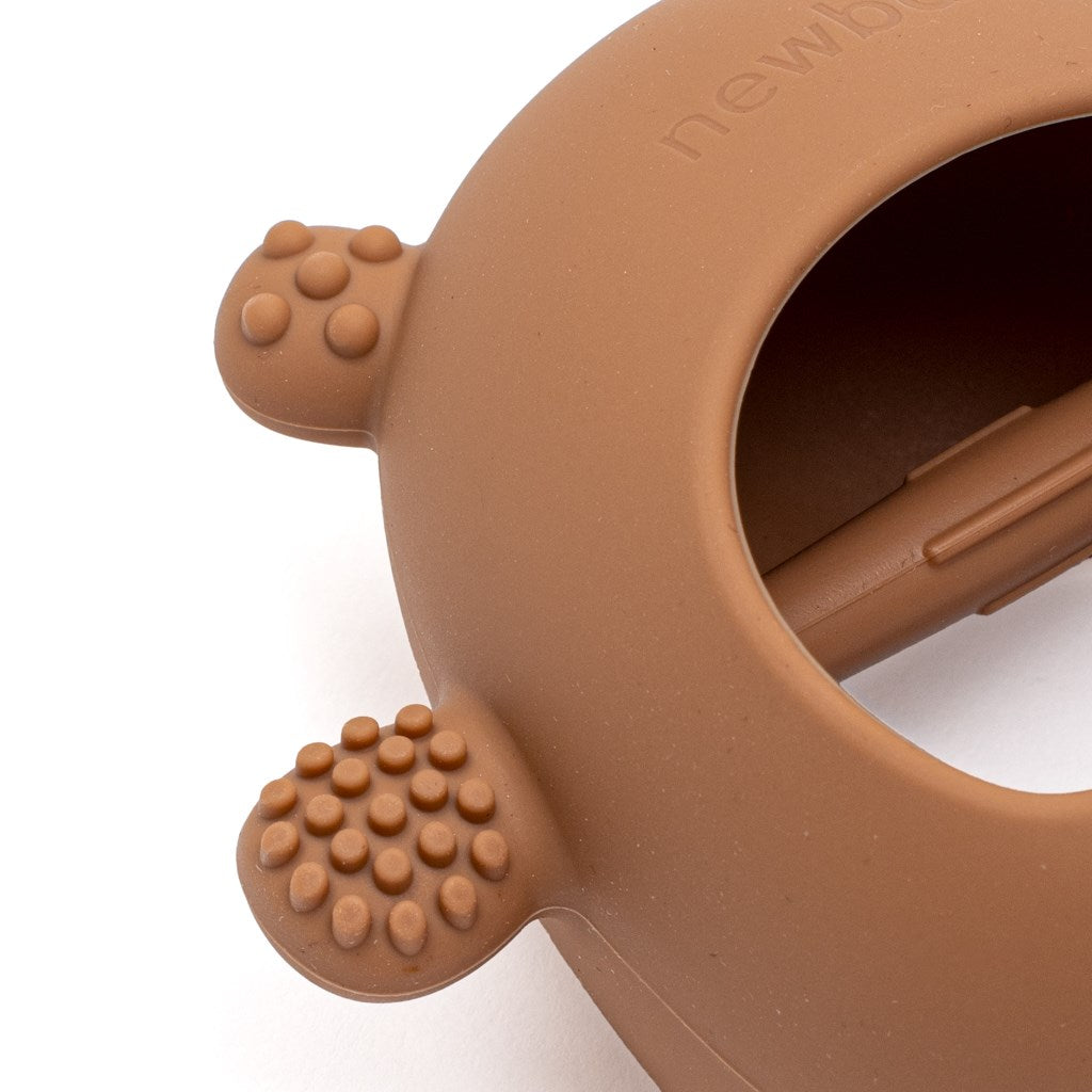 Szilikon kézi rágóka maci New Baby karamellbarna