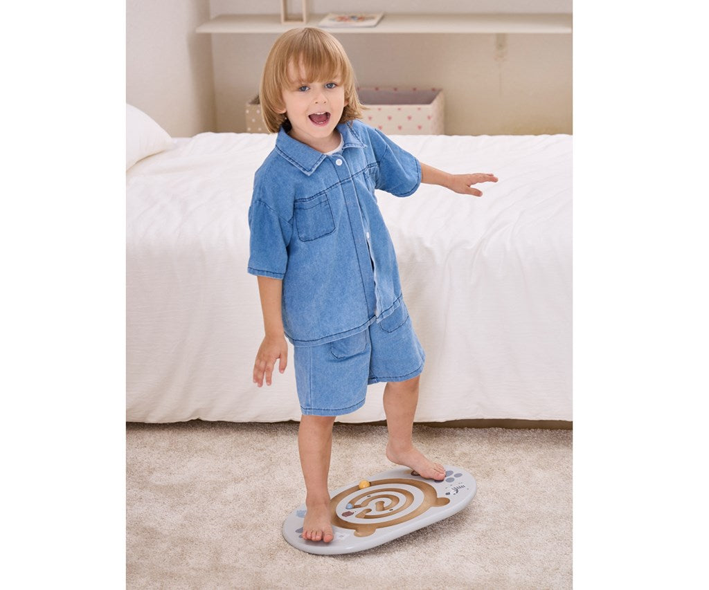 Fából egyensúlyozó labirintus Viga