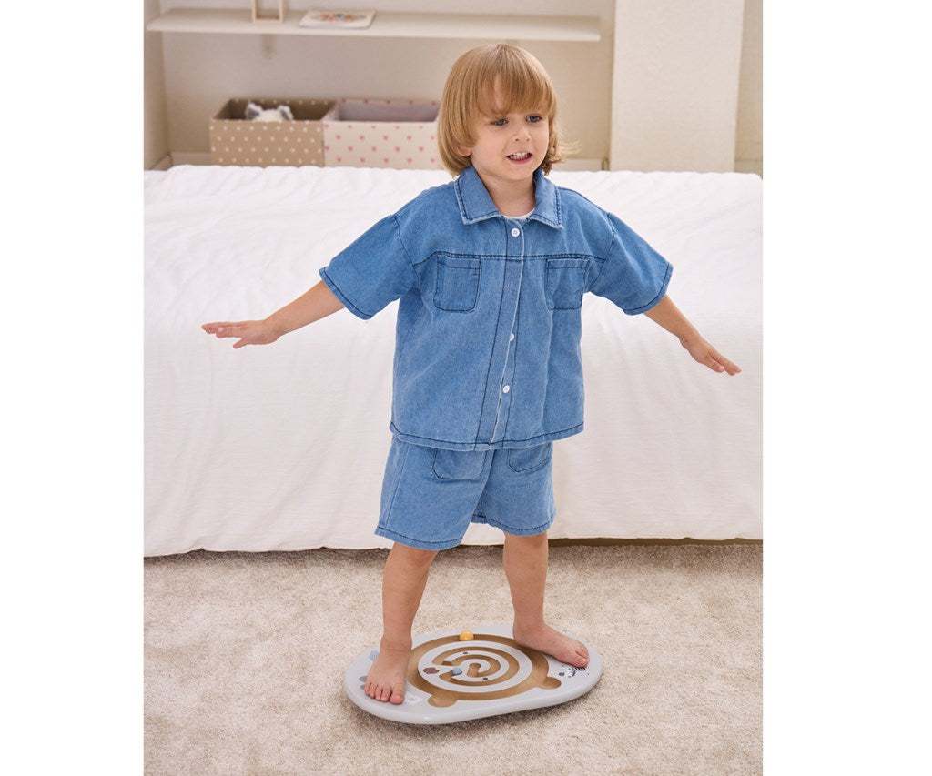 Fából egyensúlyozó labirintus Viga