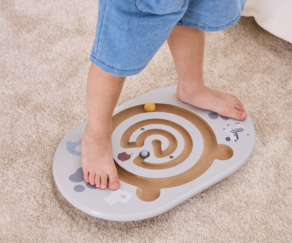 Fából egyensúlyozó labirintus Viga